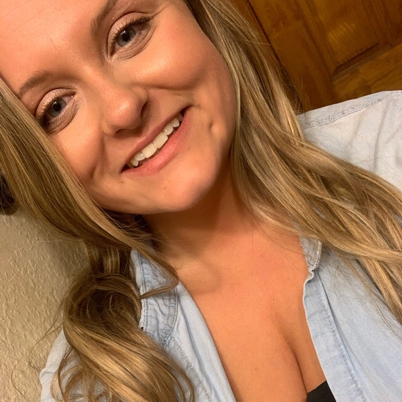 Meet your Posher, Jessica - Picture 1 of 1